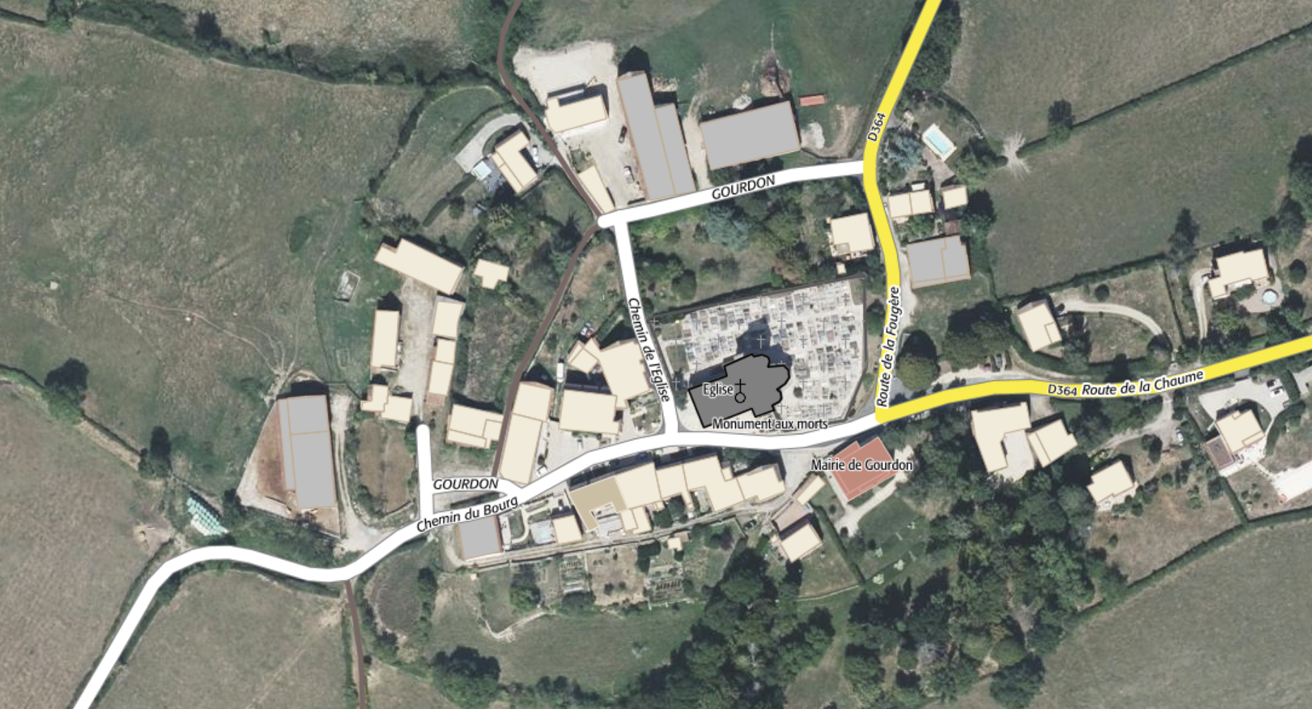 Plan du bourg de Gourdon et de ses abords, sur lequel sont posés les repères de la manifestation.